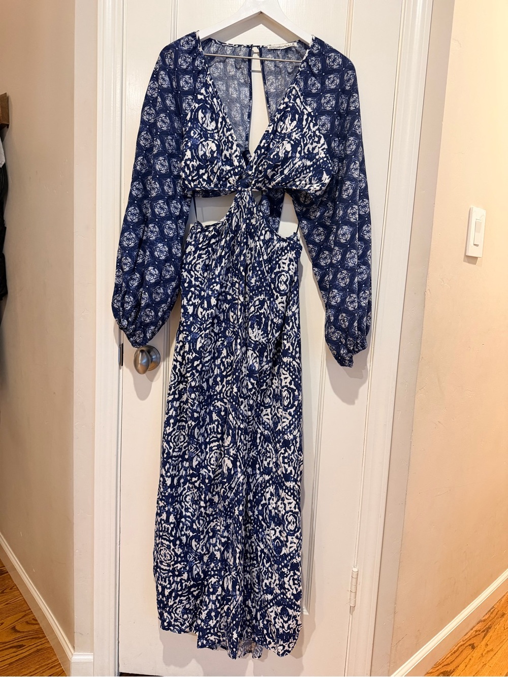 Cutout Maxi Dress - Picture 2 of 9